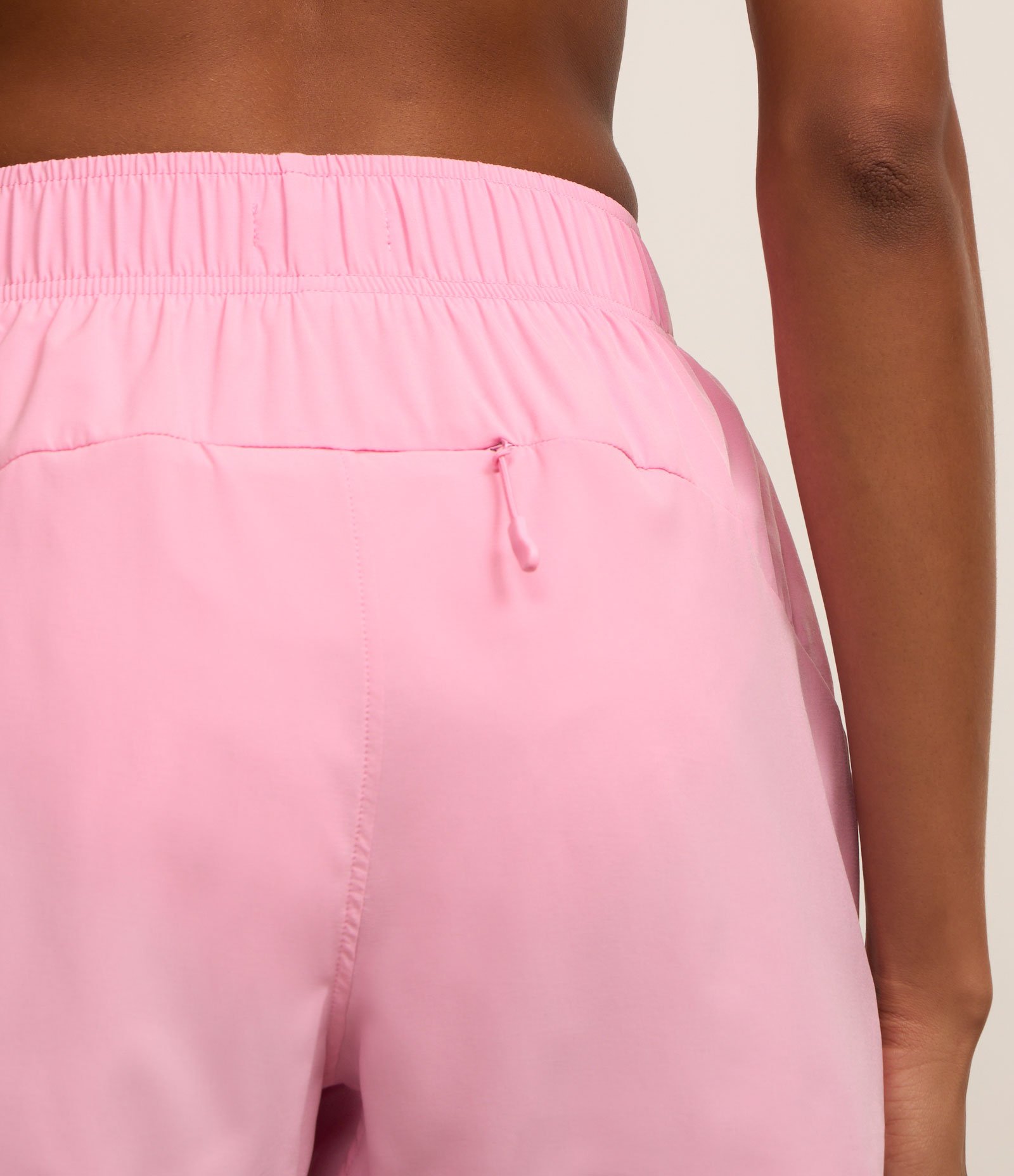 Bermuda Runner Esportiva com Bolsinho Funcional Rosa 4