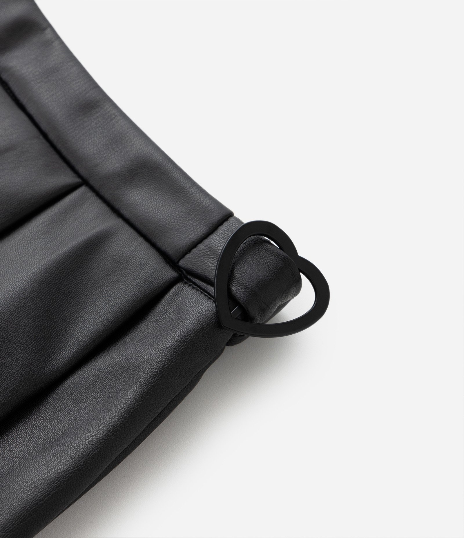 Short Saia Infantil Plissada com Coração Lateral - Tam 1 a 5 Anos Preto 7