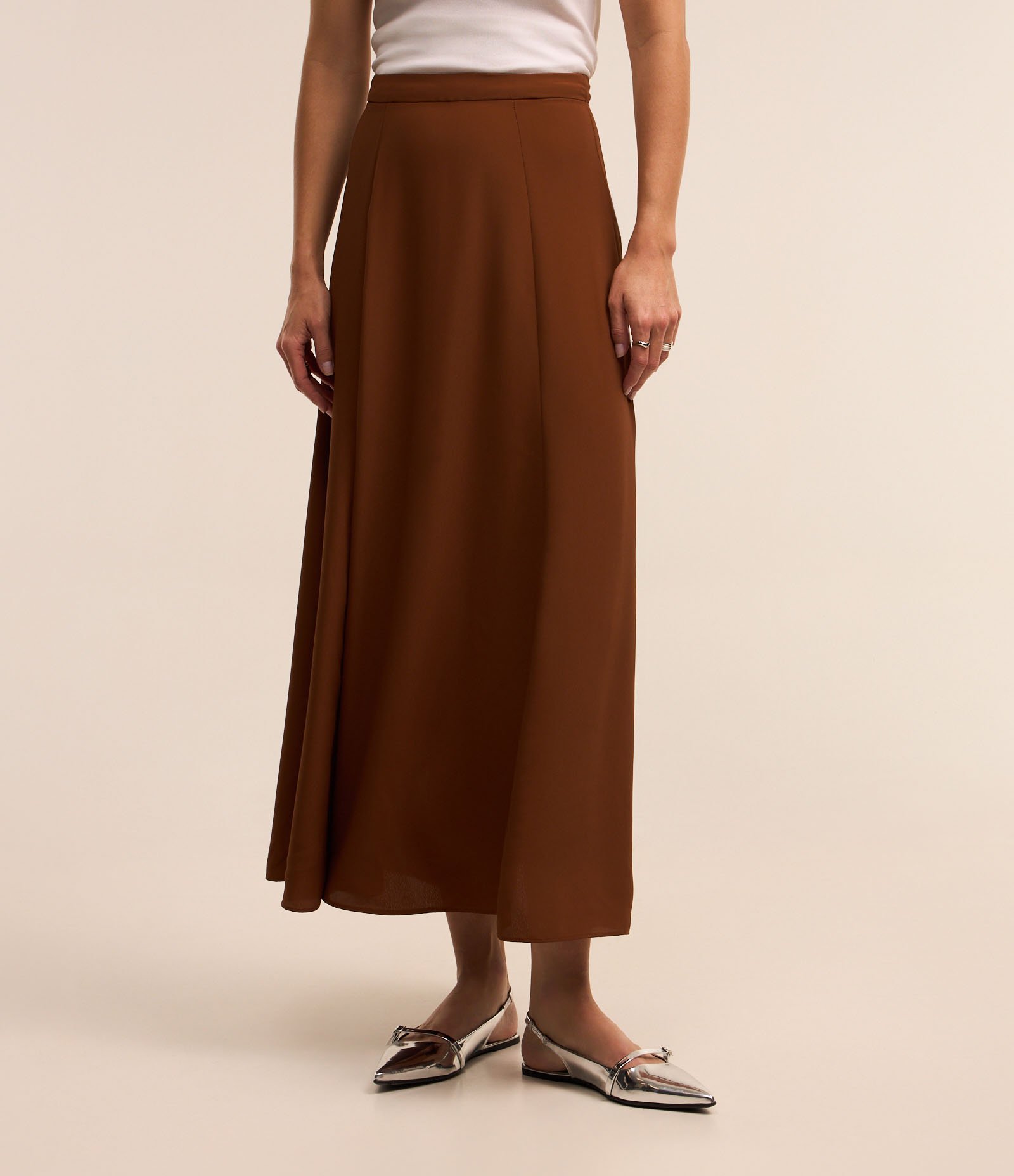Saia Midi Evasê em Crepe com Zíper nas Costas Marrom 3