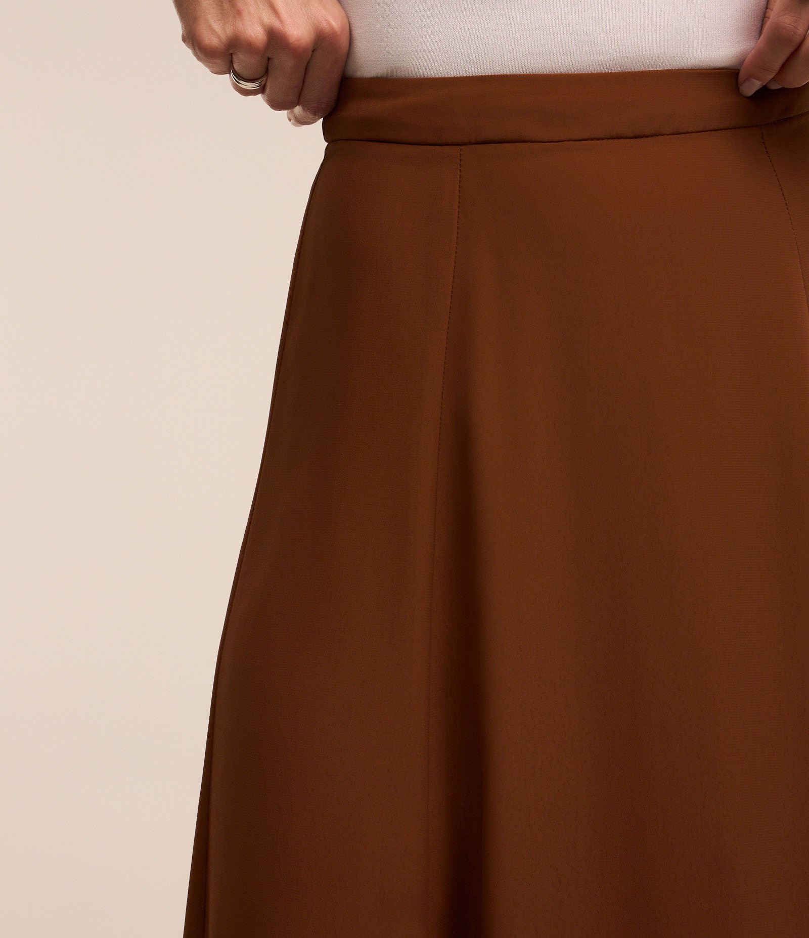 Saia Midi Evasê em Crepe com Zíper nas Costas Marrom 4