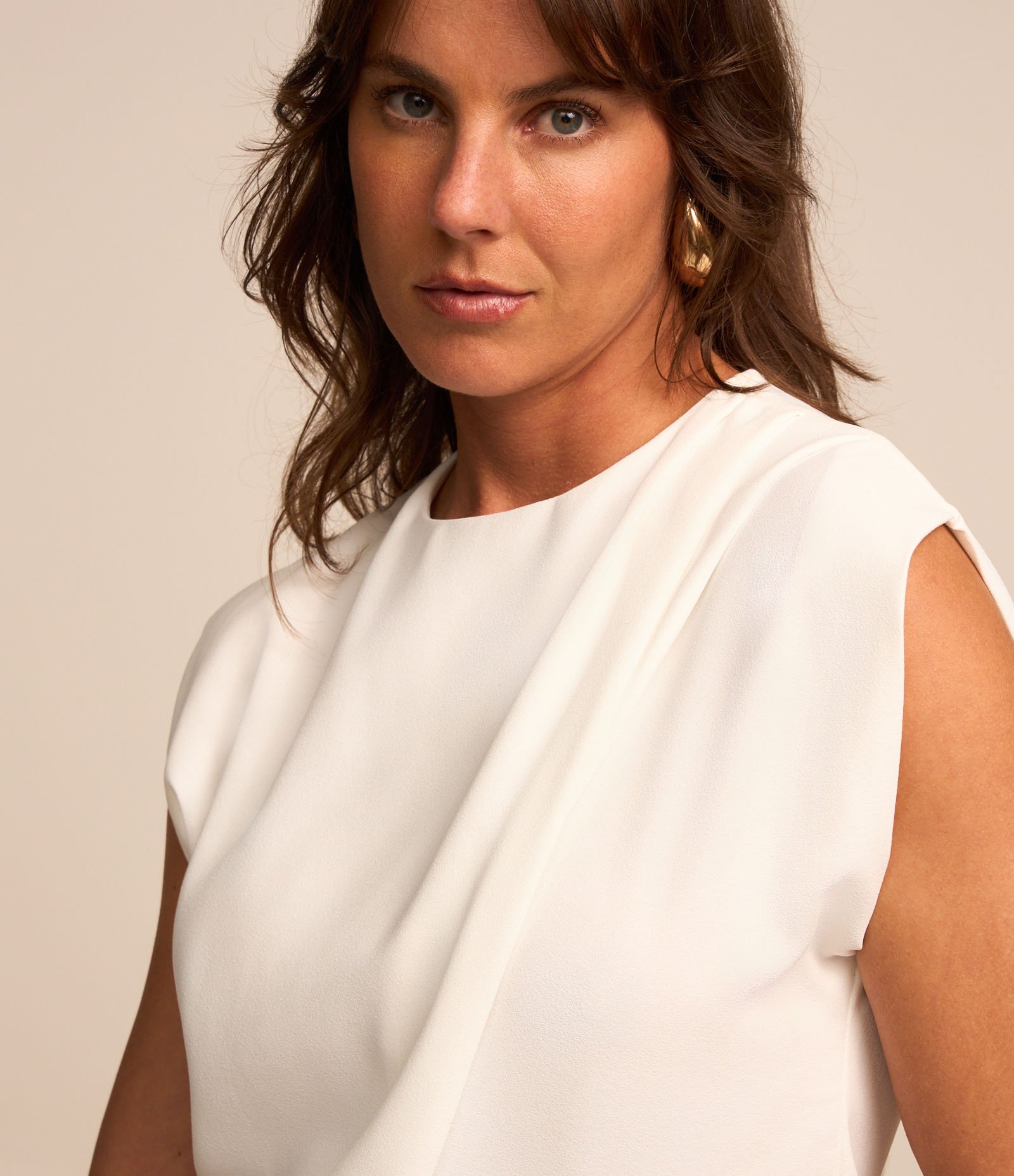 Blusa em Crepe com Franzido no Ombro Branco Neve 3