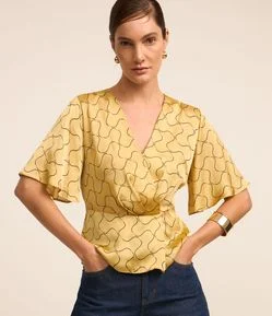 Blusa Acetinada com Decote V Transpassado e Estampa Geométrico