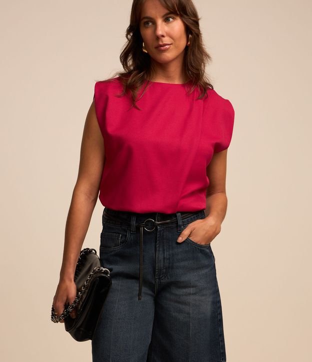 Blusa Sem Manga em Crepe com Franzido no Ombro