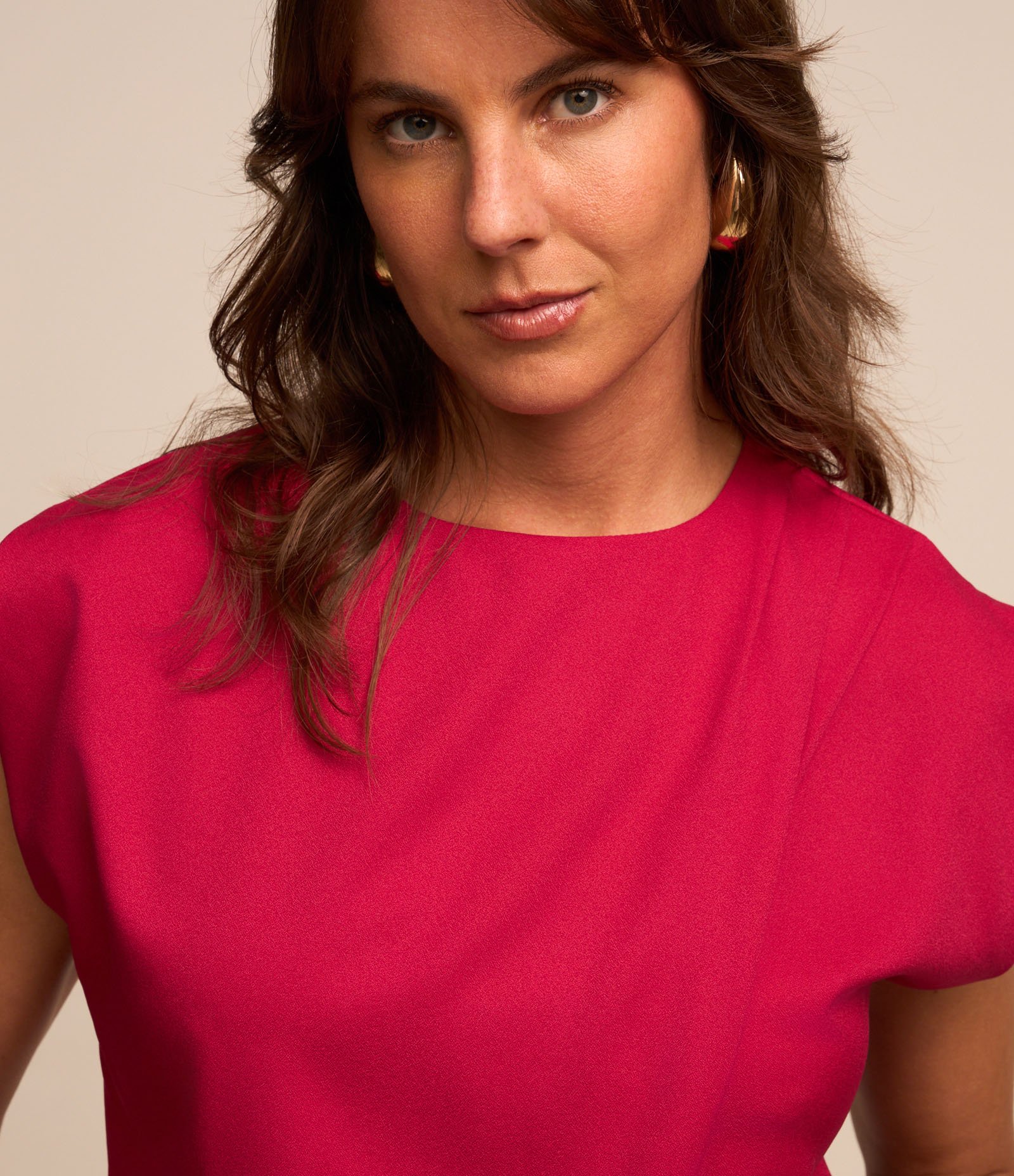 Blusa Sem Manga em Crepe com Franzido no Ombro Vermelho 3