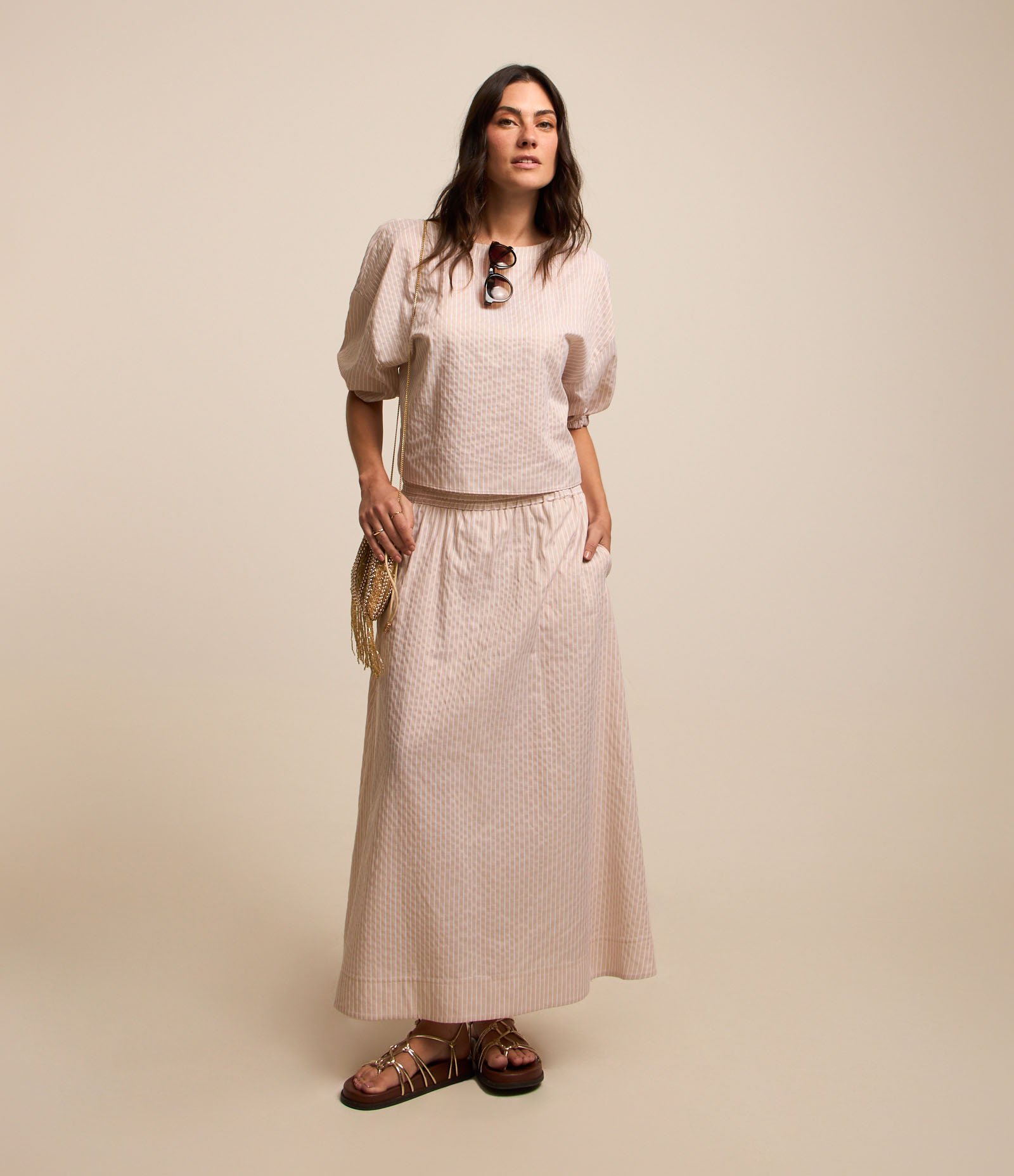 Blusa em Tricoline Listrado com Fio Tinto e Amarração nas Costas Bege 3