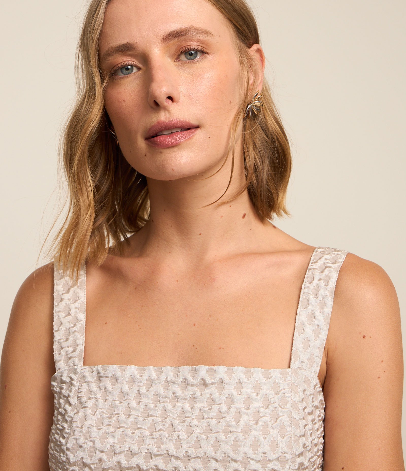 Blusa em Jacquard com Alças Largas Bege Claro 4