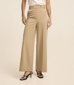 Calça Pantalona Alfaiatada com Passantes e Frisos