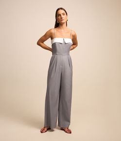 Macacão em Alfaiataria com Decote Contrastante