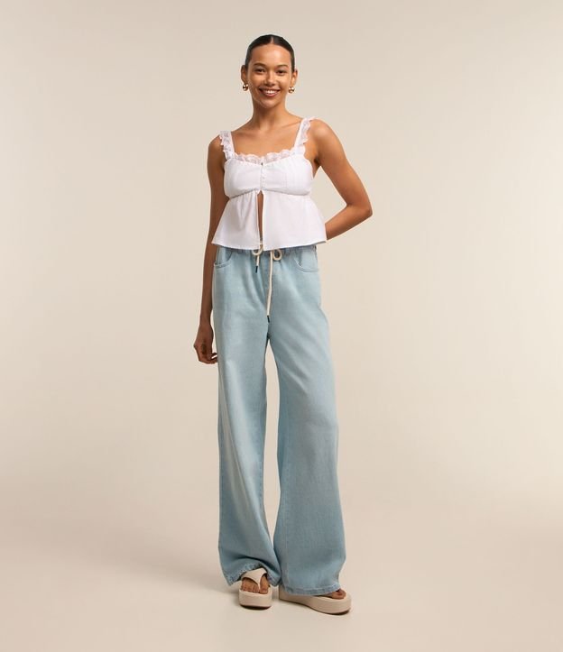 Blusa em Tricoline com Renda no Busto e Alças