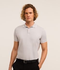 Camisa Polo com Textura Jacquard e Detalhe