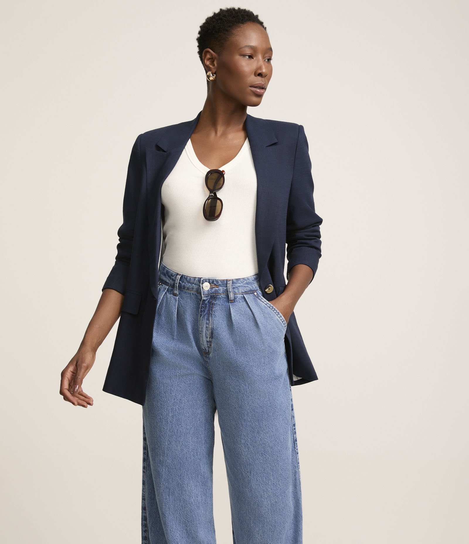 Calça Wide Leg Jeans com Pregas e Bolsos Azul 2