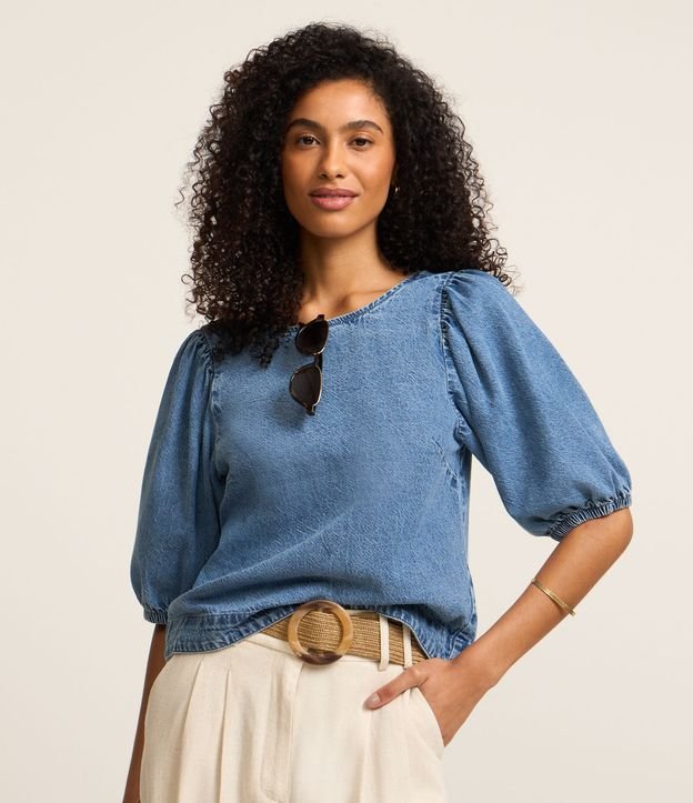 Blusa em Jeans com Manga Bufante e Decote Redondo