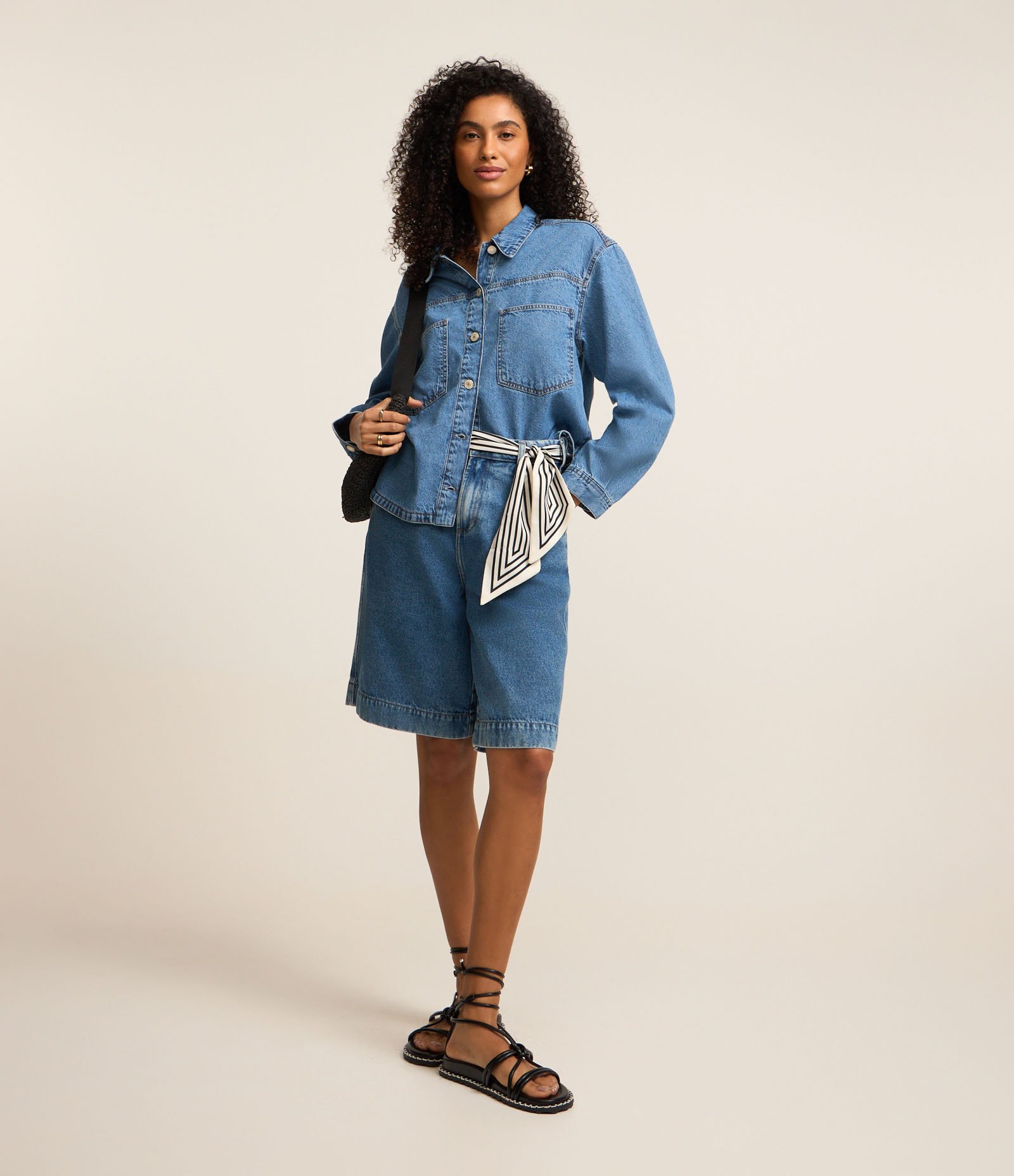 Camisa Ampla em Jeans com Bolsos no Peito Azul 2