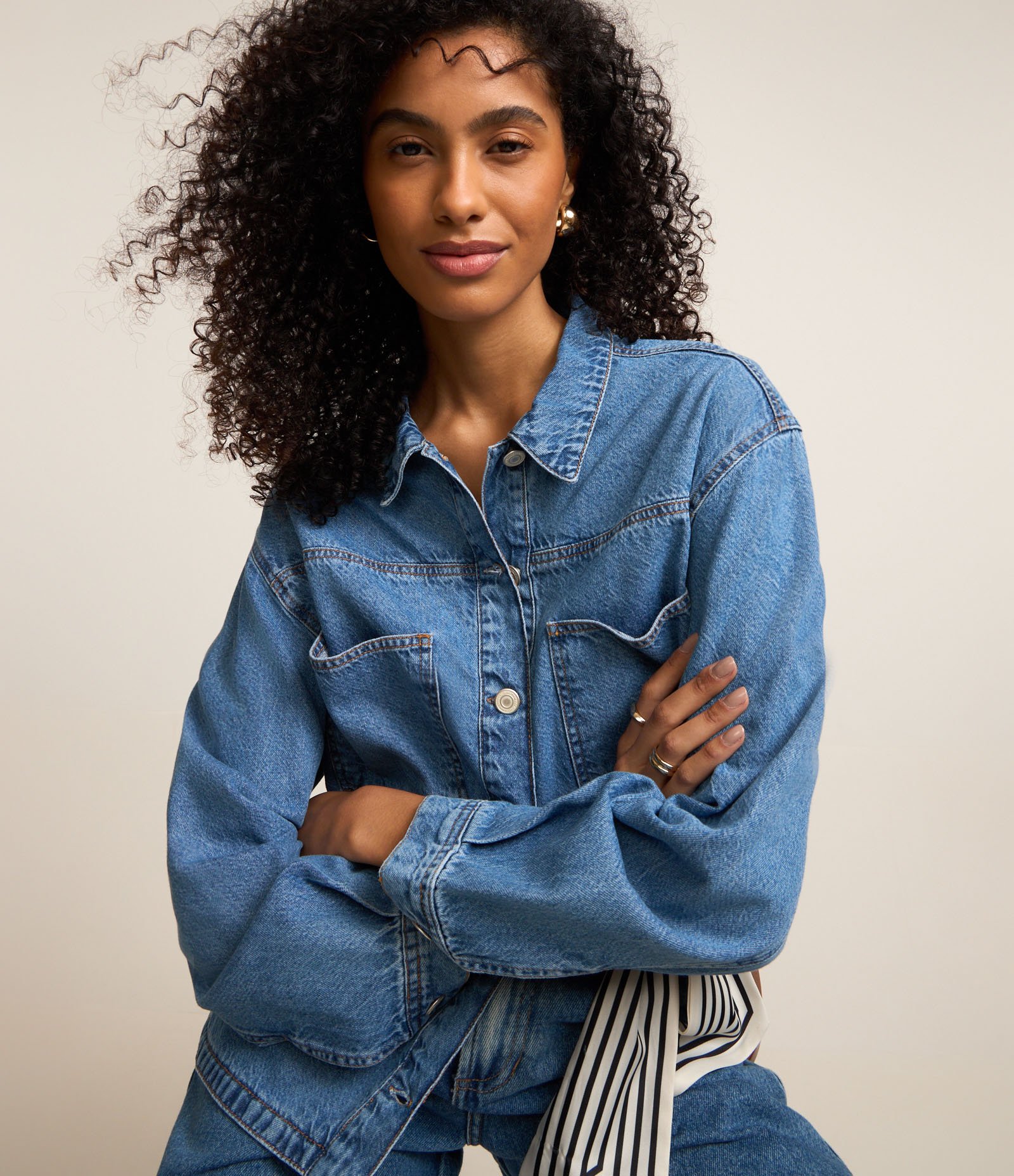 Camisa Ampla em Jeans com Bolsos no Peito Azul 4