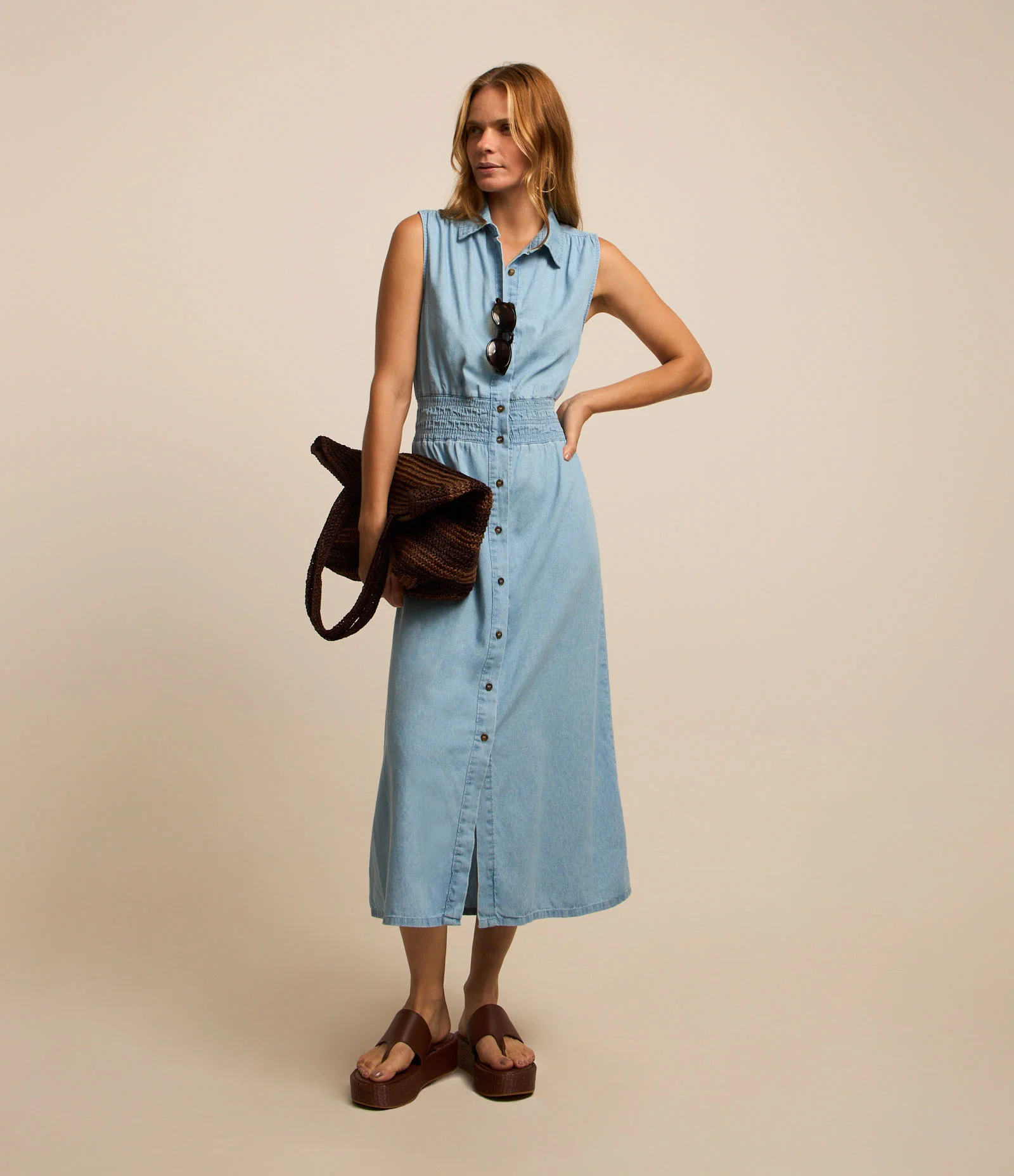 Vestido Midi em Jeans com Lastex na Cintura Azul 1