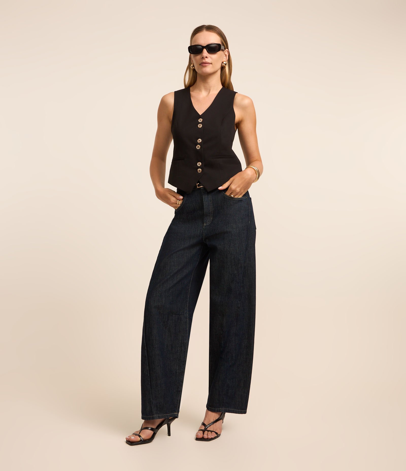 Colete em Alfaiataria com Decote V e Botões Duplos Preto 2