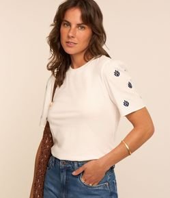 Blusa em Algodão com Bordado na Manga Bufante