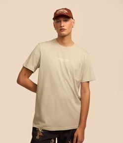 Camiseta Comfort em Algodão Peruano com Estampa Lettering