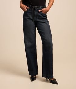 Calça Reta Jeans Comfort com Cintinho no Cós