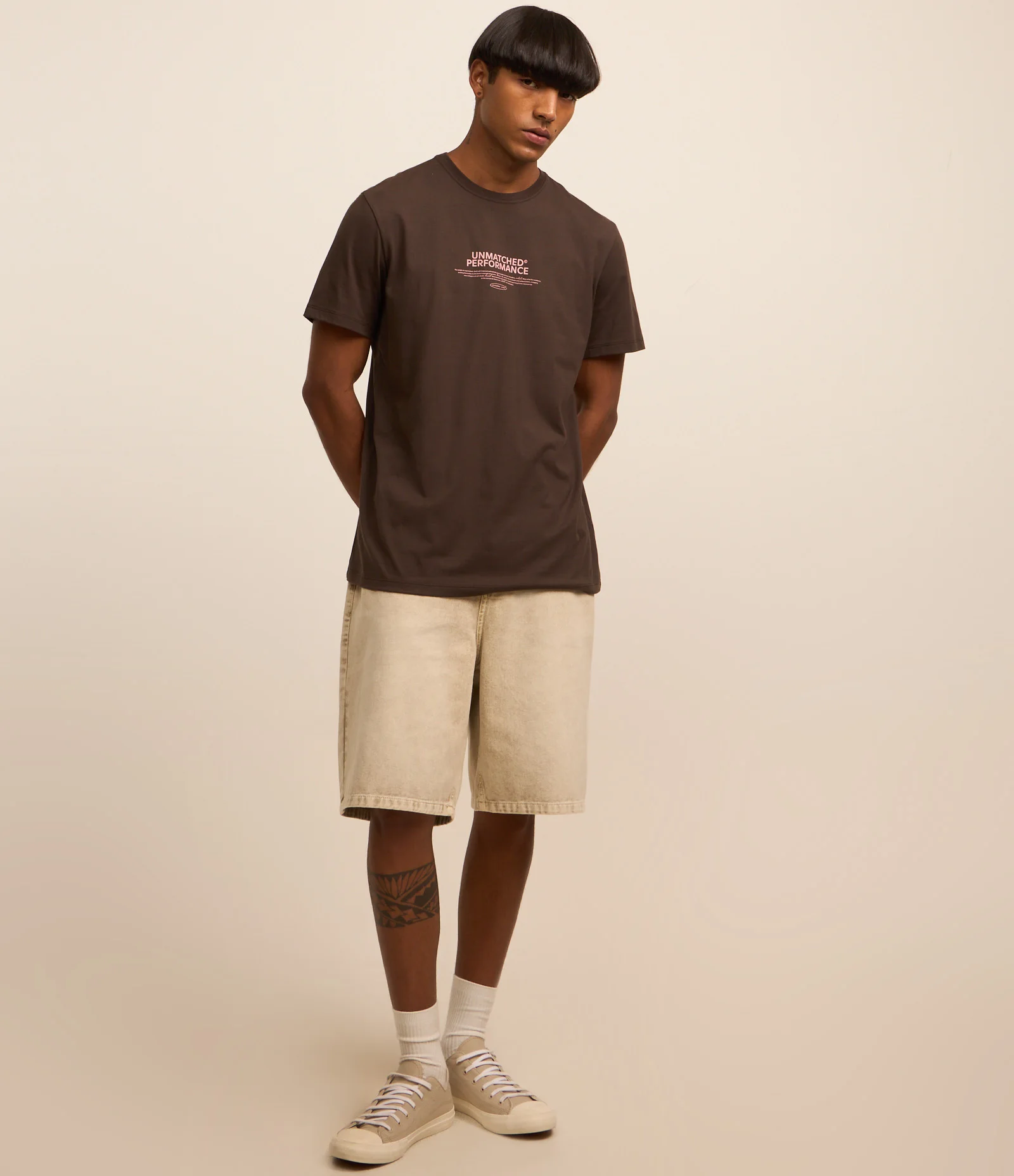 Camiseta Comfort em Algodão Peruano com Estampa Lettering Marrom 2