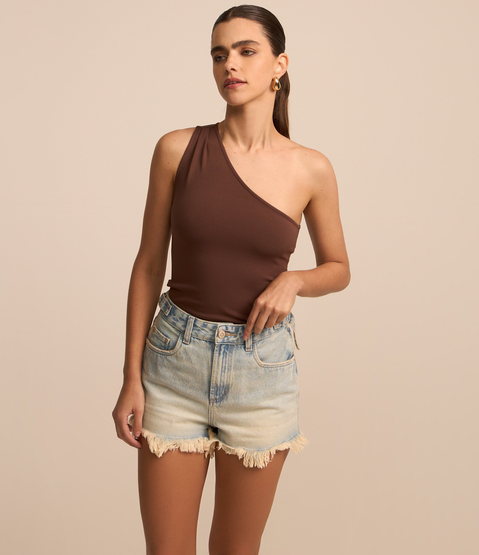 Short Cintura Alta em Jeans Dirty Washed com Barra Desfeita Azul 2