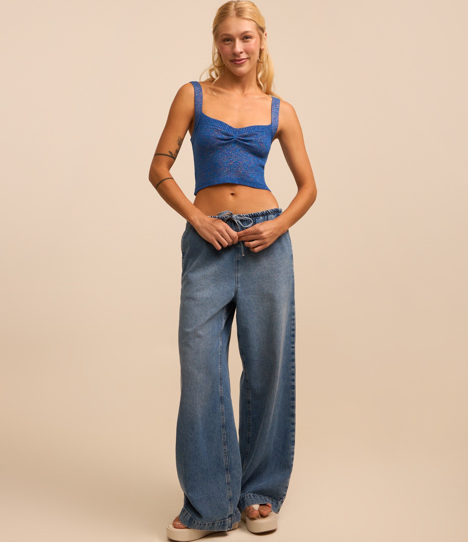 Blusa Cropped em Tricô com Fio Metalizado e Franzido no Busto Azul 2