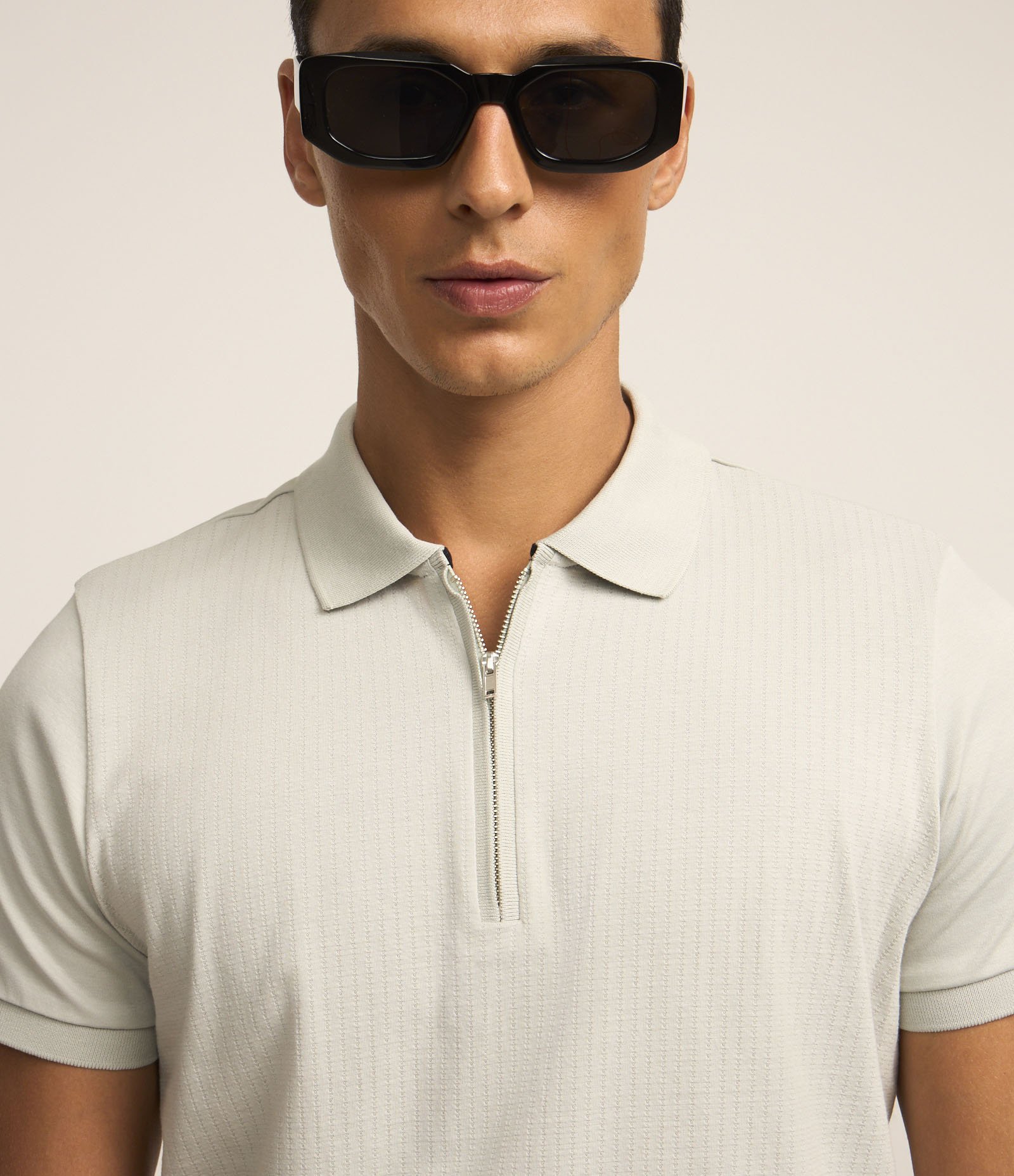 Camisa Polo em Algodão Peruano com Zíper na Gola Cinza 3