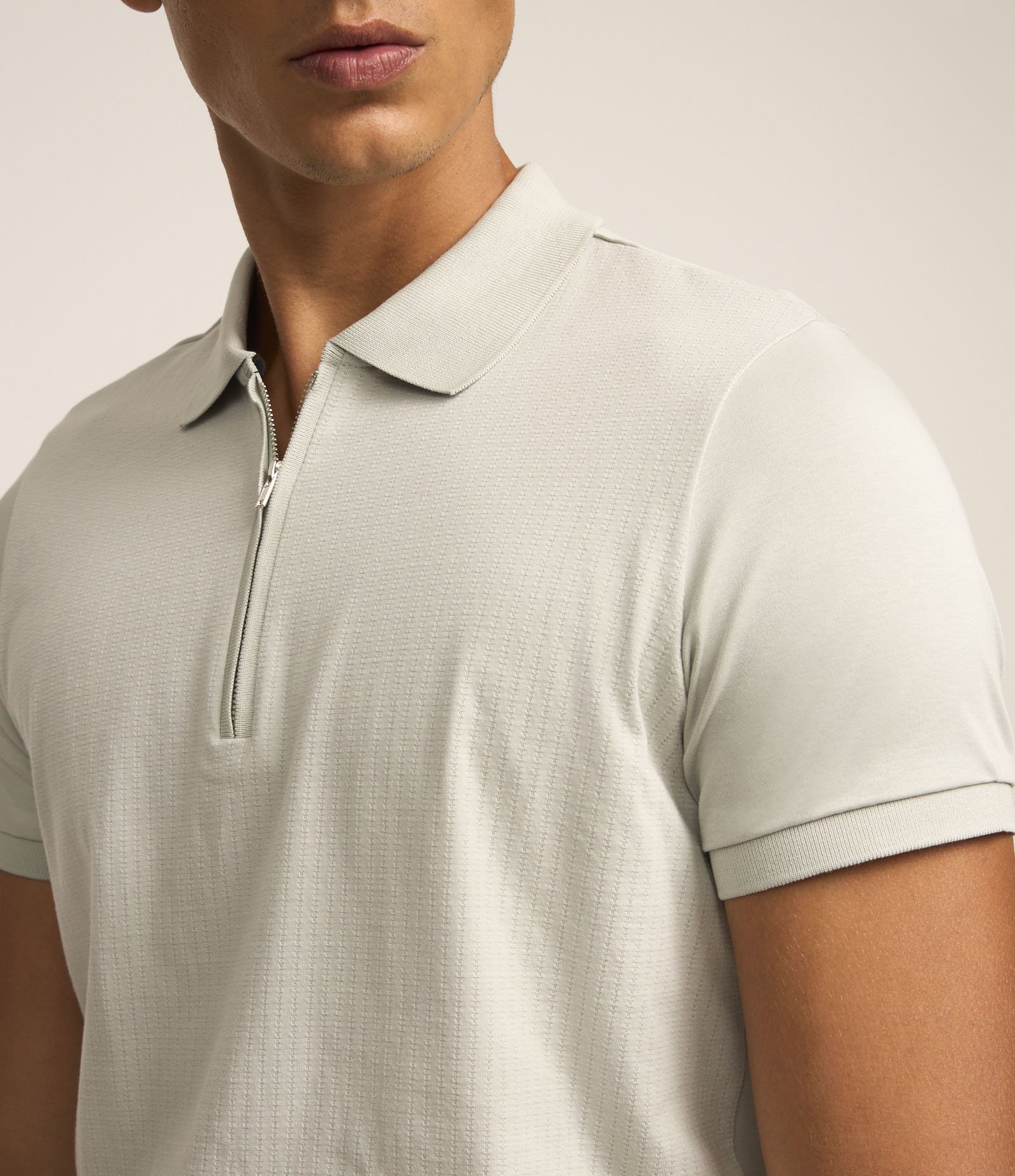Camisa Polo em Algodão Peruano com Zíper na Gola Cinza 4