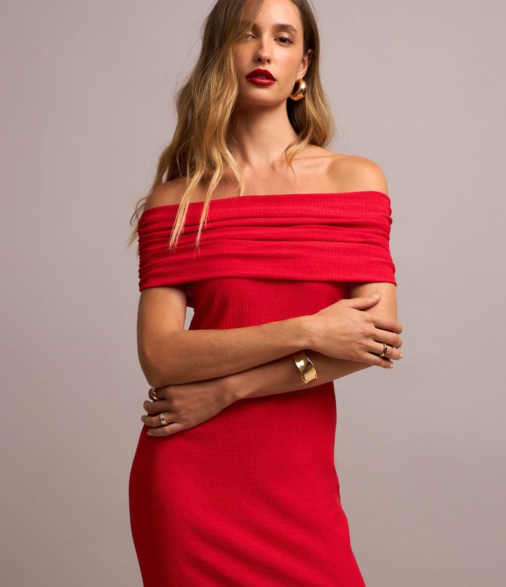 Vestido Midi Ombro a Ombro com Franzido Lateral e Decote Reto Vermelho