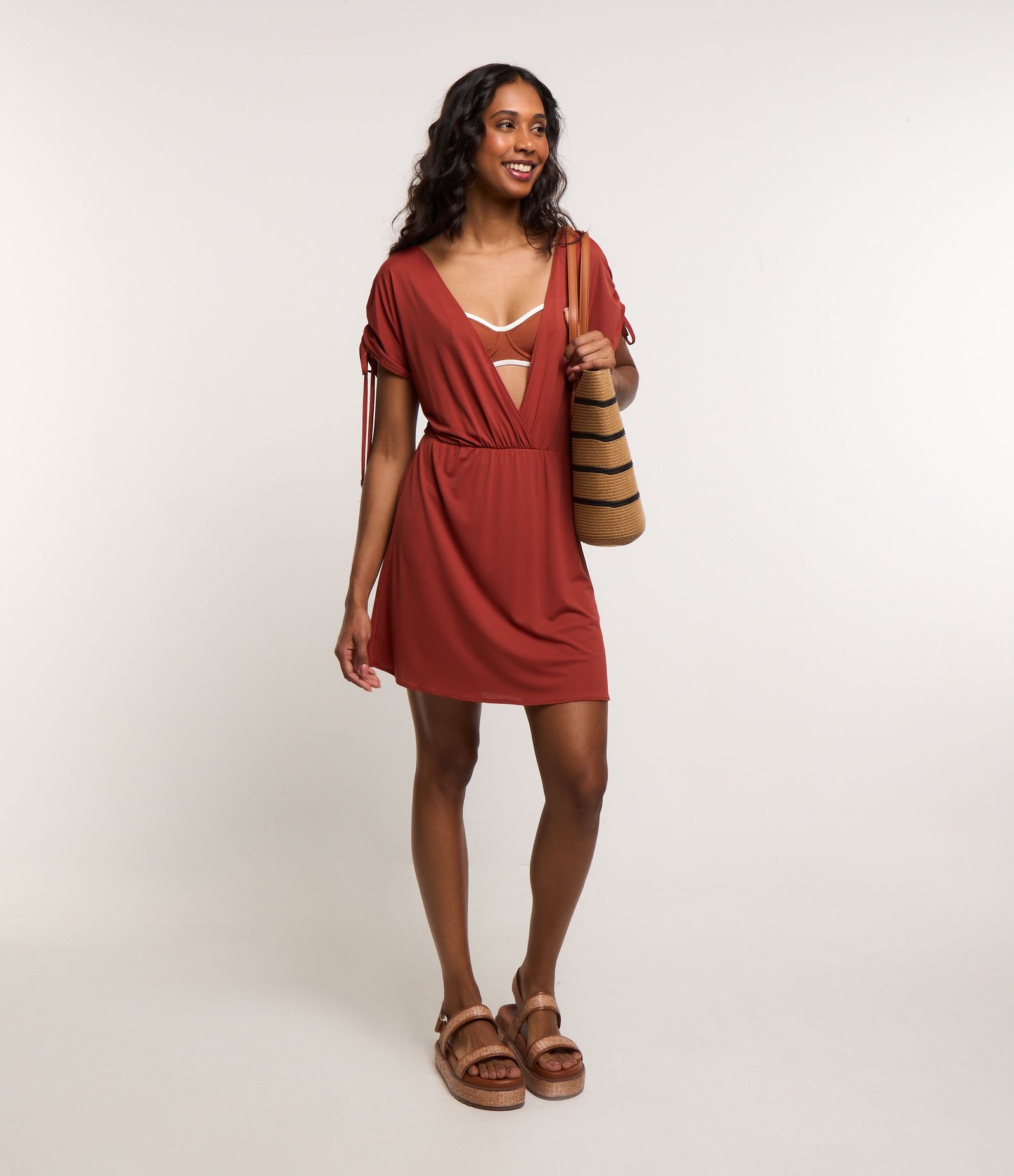 Saída de Praia Vestido em Crepe com Franzido e Amarração nos Ombros Vermelho 2