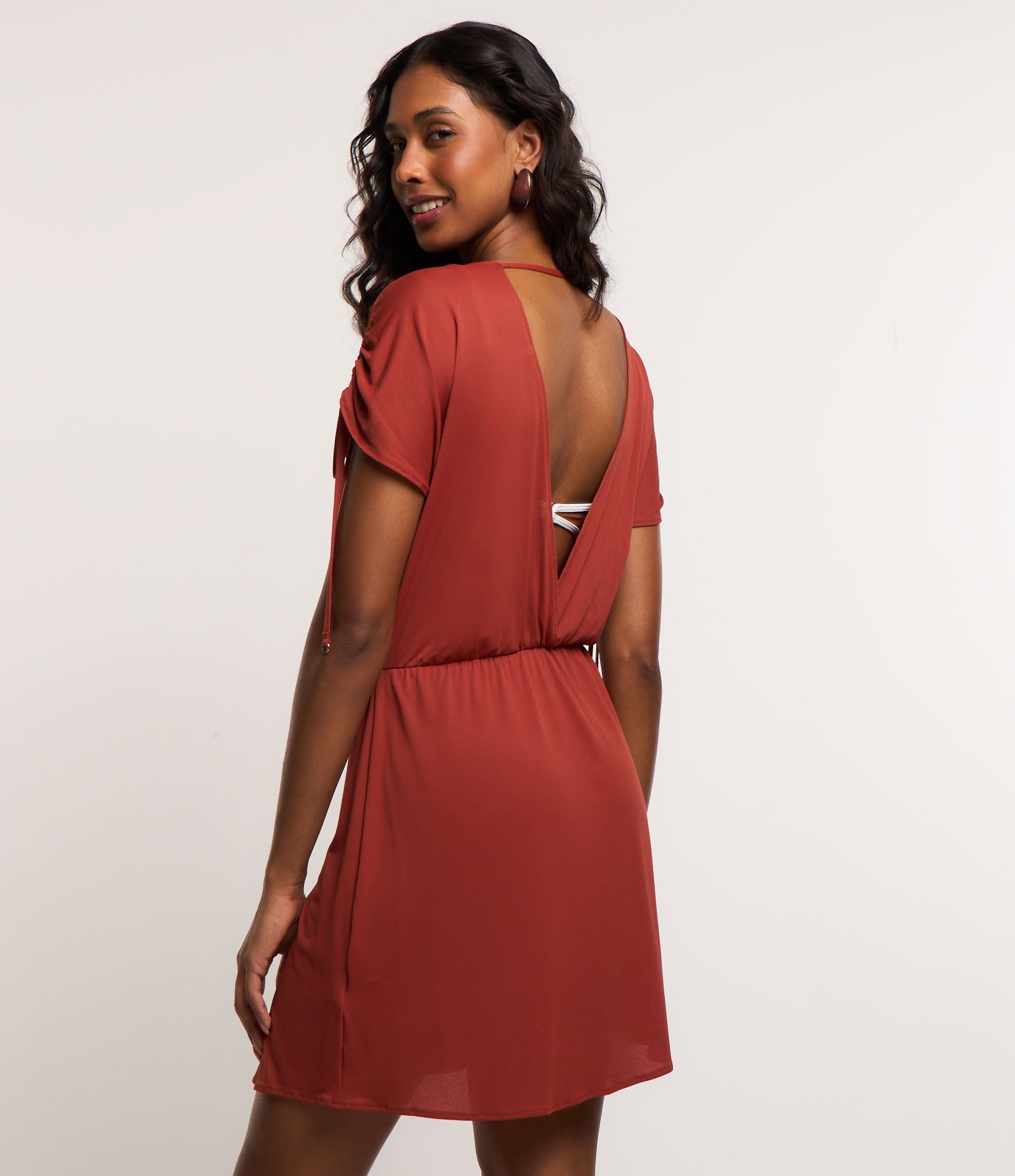 Saída de Praia Vestido em Crepe com Franzido e Amarração nos Ombros Vermelho 3