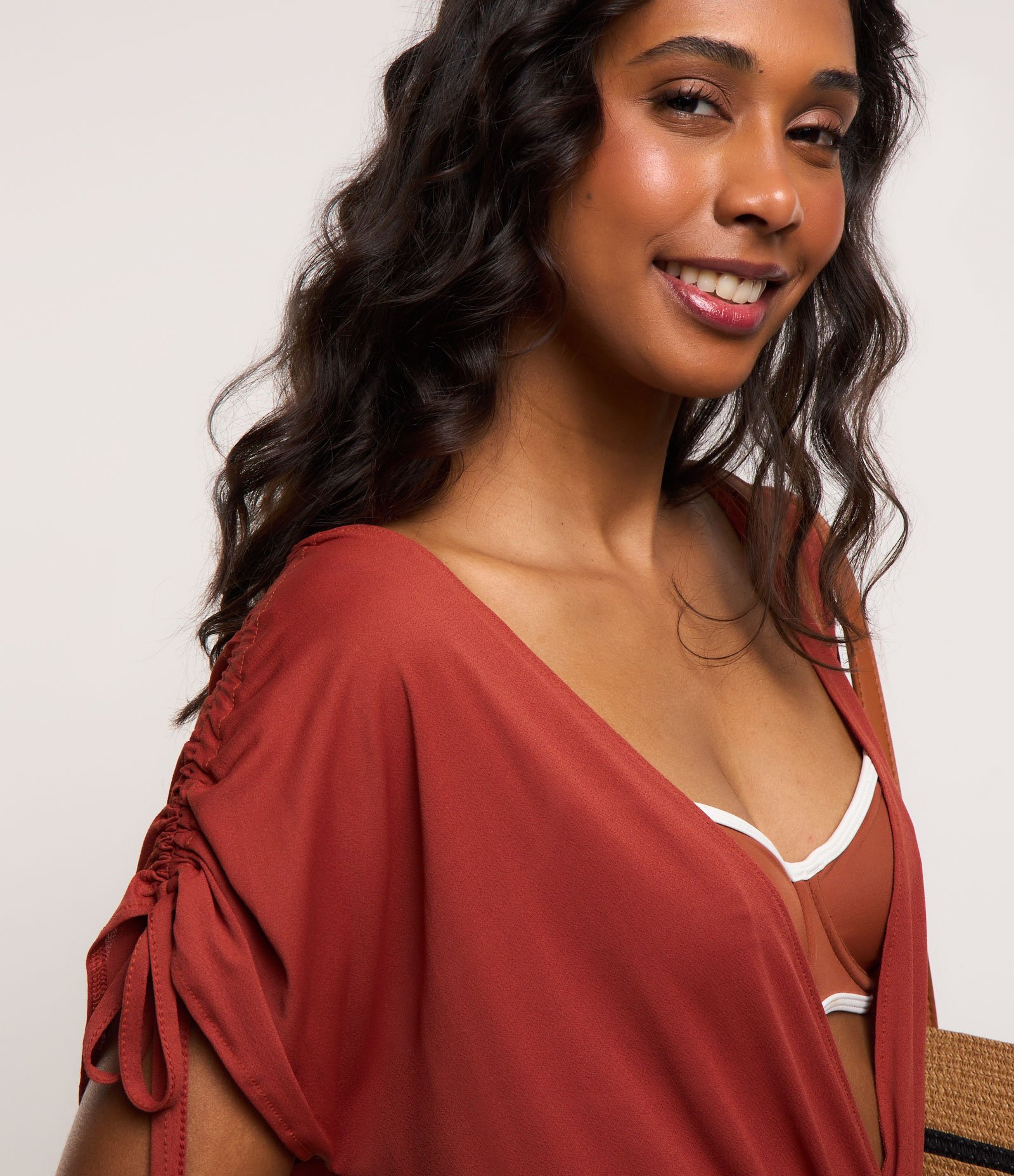 Saída de Praia Vestido em Crepe com Franzido e Amarração nos Ombros Vermelho 4