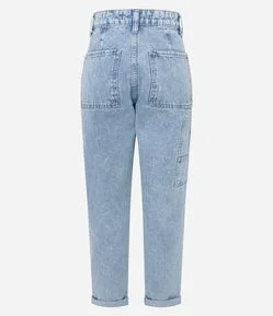 Calça Mom Jeans com Bolsos Quadrados