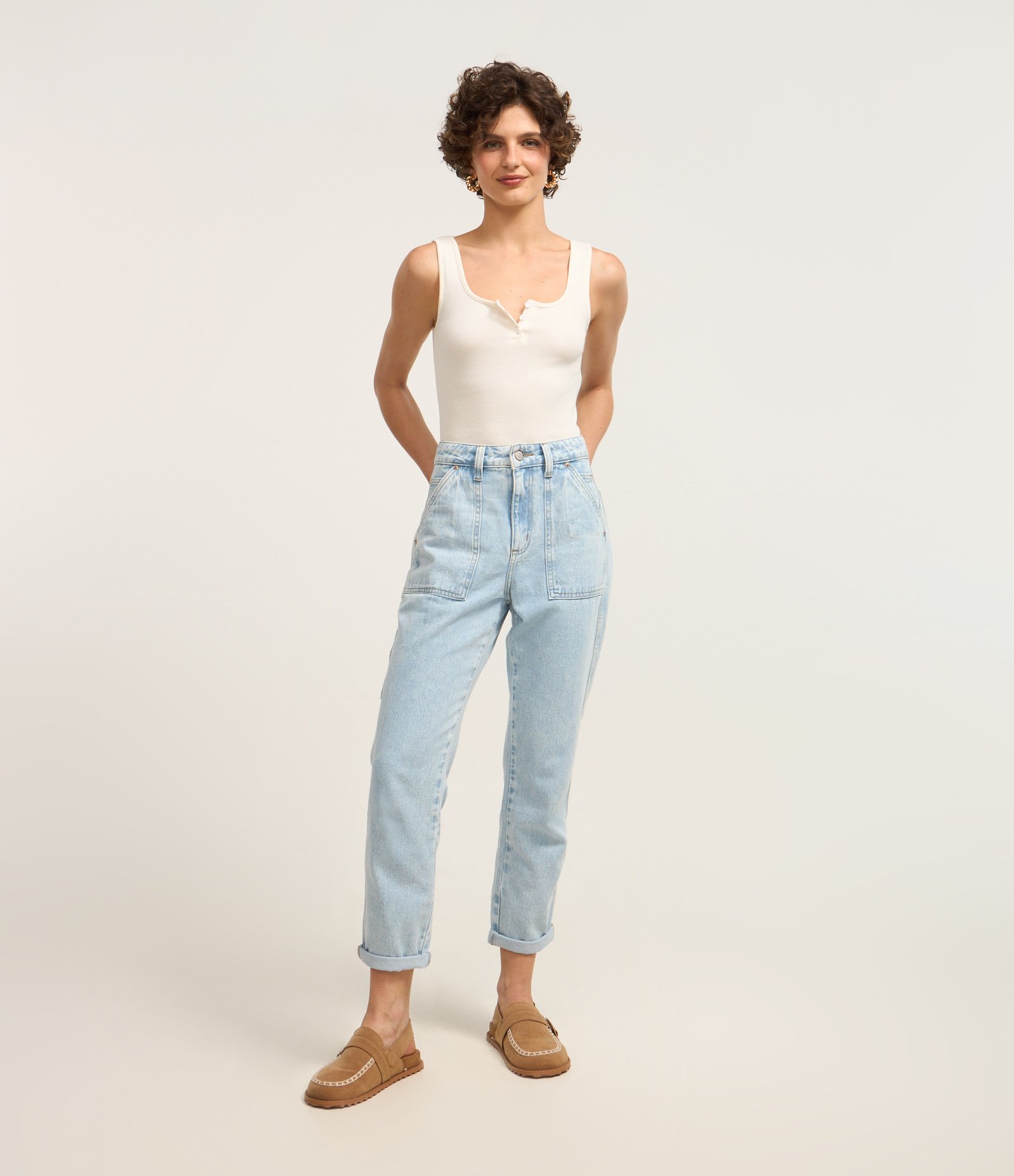 Calça Mom Jeans com Bolsos Quadrados Azul 1