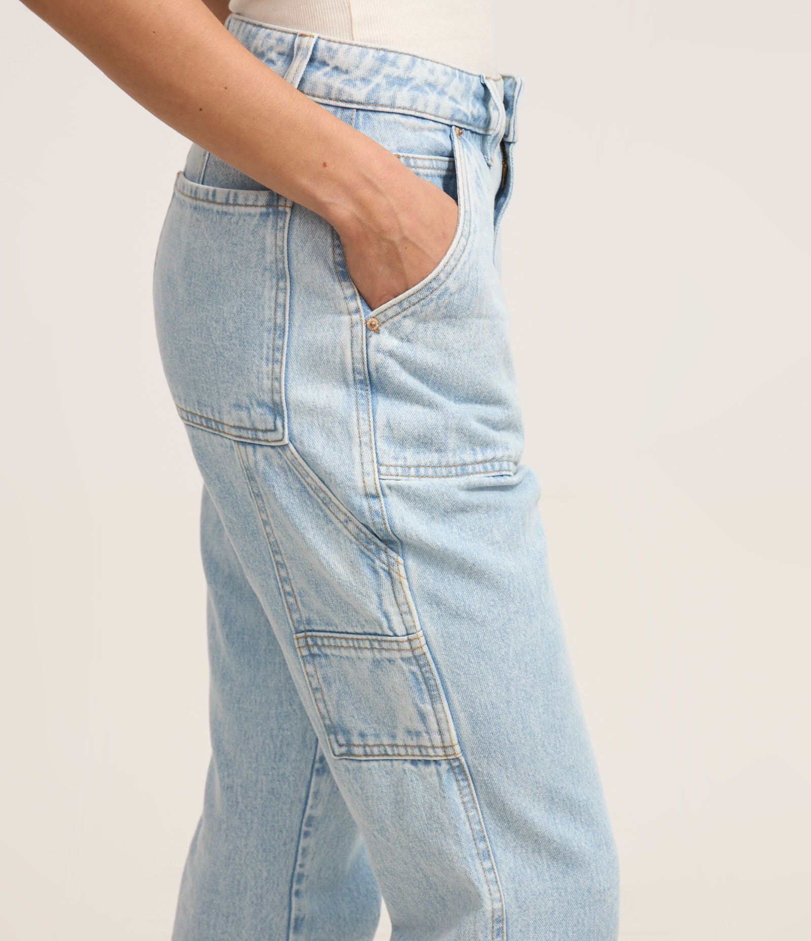 Calça Mom Jeans com Bolsos Quadrados Azul 4