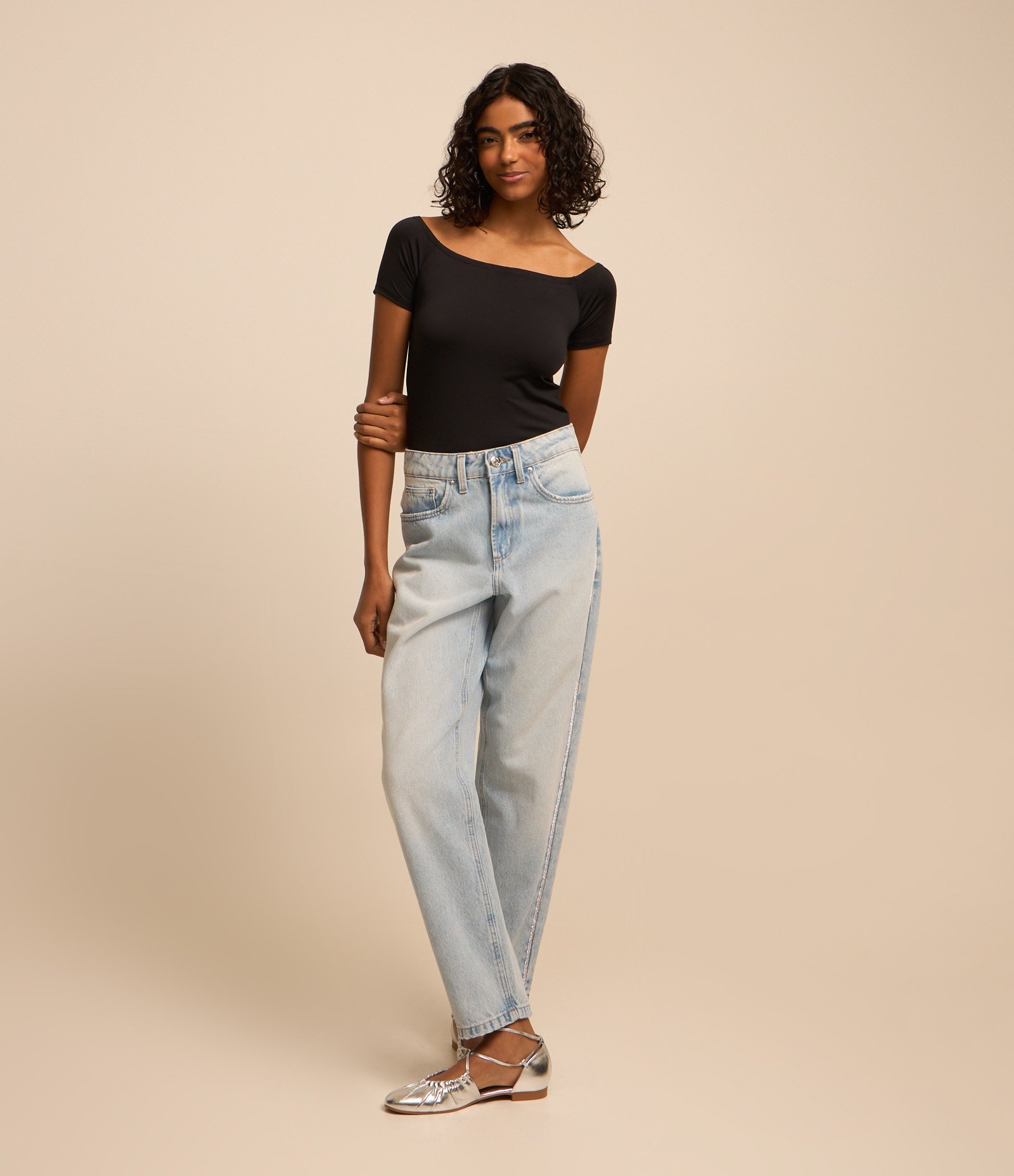 Calça Mom em Jeans com Lateral de Brilho Azul 1