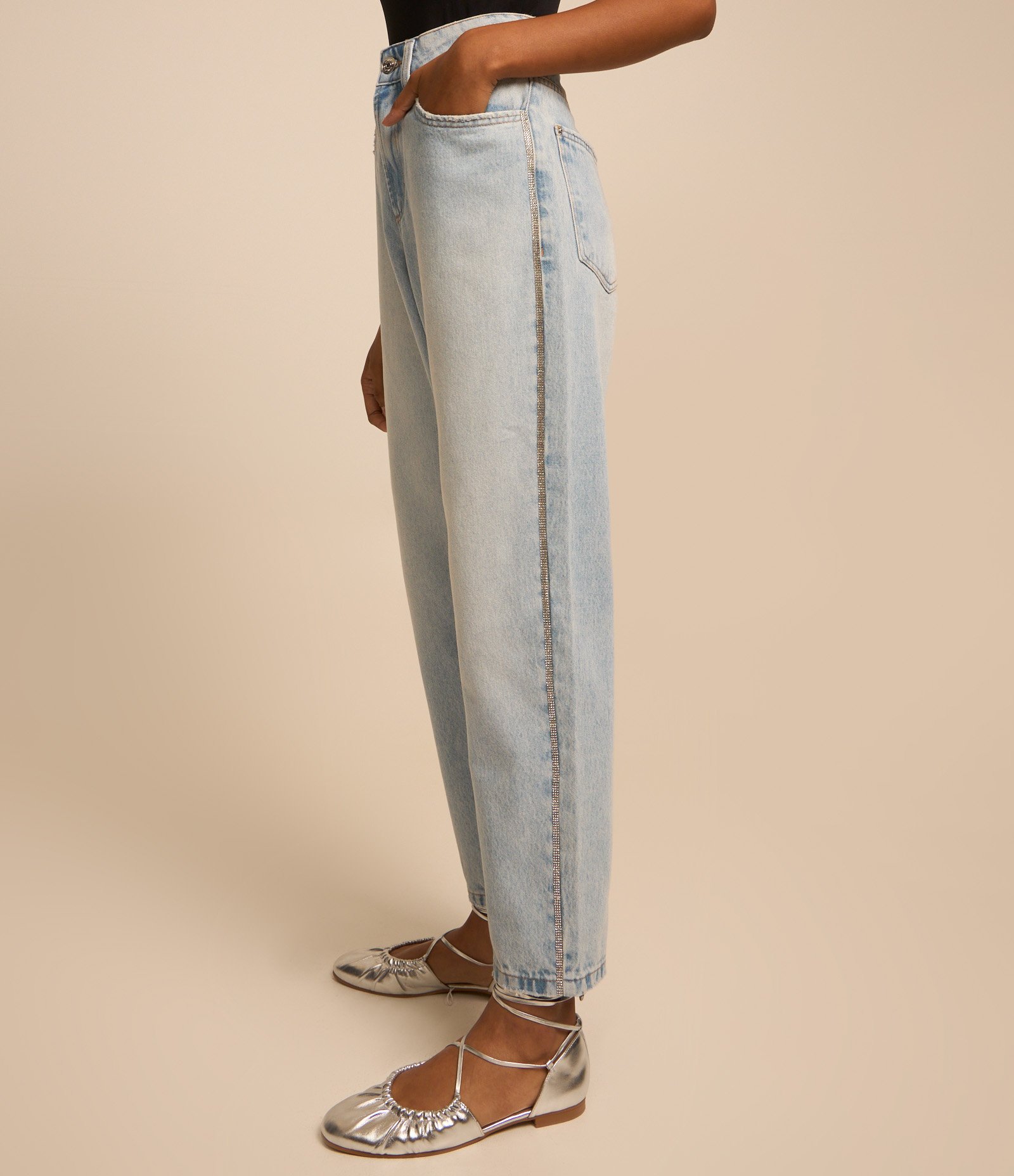 Calça Mom em Jeans com Lateral de Brilho Azul 3