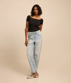 Calça Mom em Jeans com Lateral de Brilho