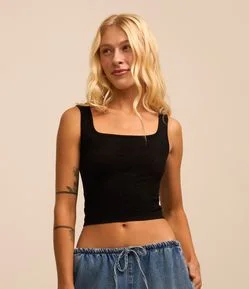 Blusa Cropped Sem Manga em Seamless com Estampa Floral em Relevo