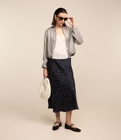Saia Midi Evasê em Tecido Acetinado com Estampa Poá