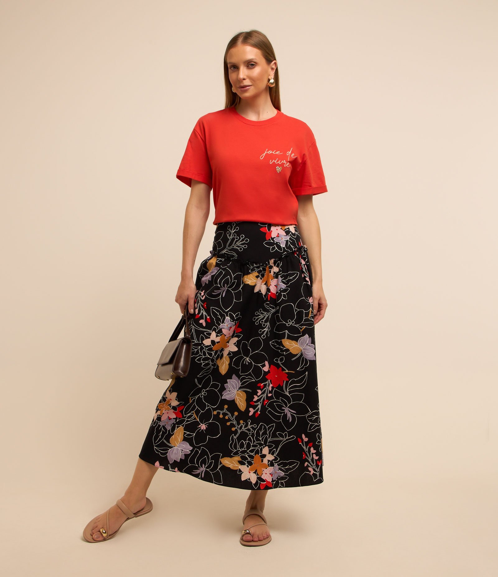 Saia Evasê Midi em Tricoline com Frufru e Flores Estampadas Preto 1