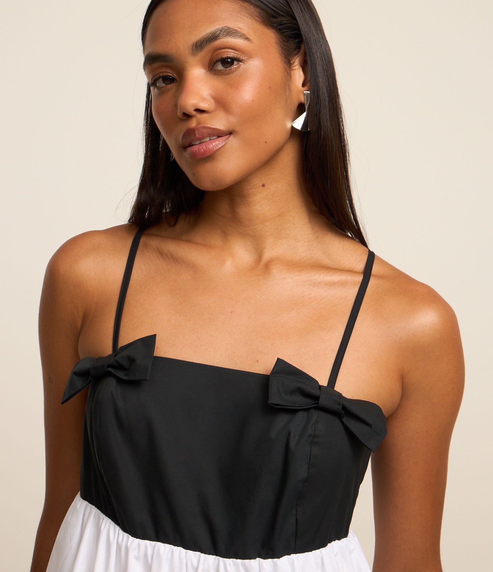 Vestido Balonê em Tricoline com Lacinhos Aplicados Branco/Preto 4
