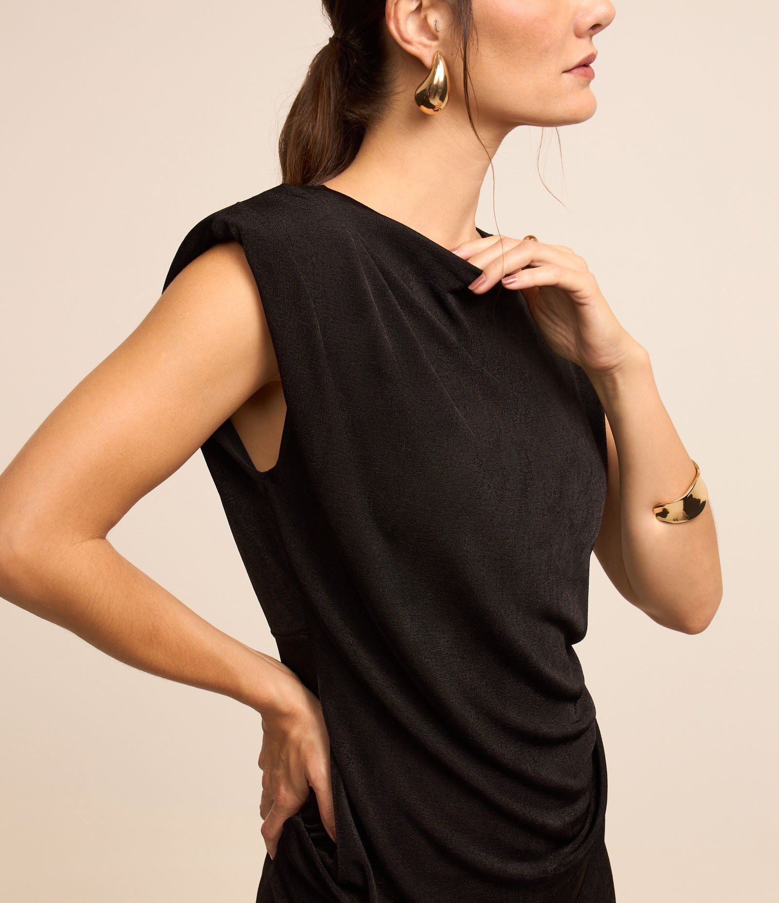 Vestido Sem Manga em Jersey com Franzido e Vazado Preto 5