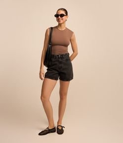Short Mom em Jeans com Cintura Alta