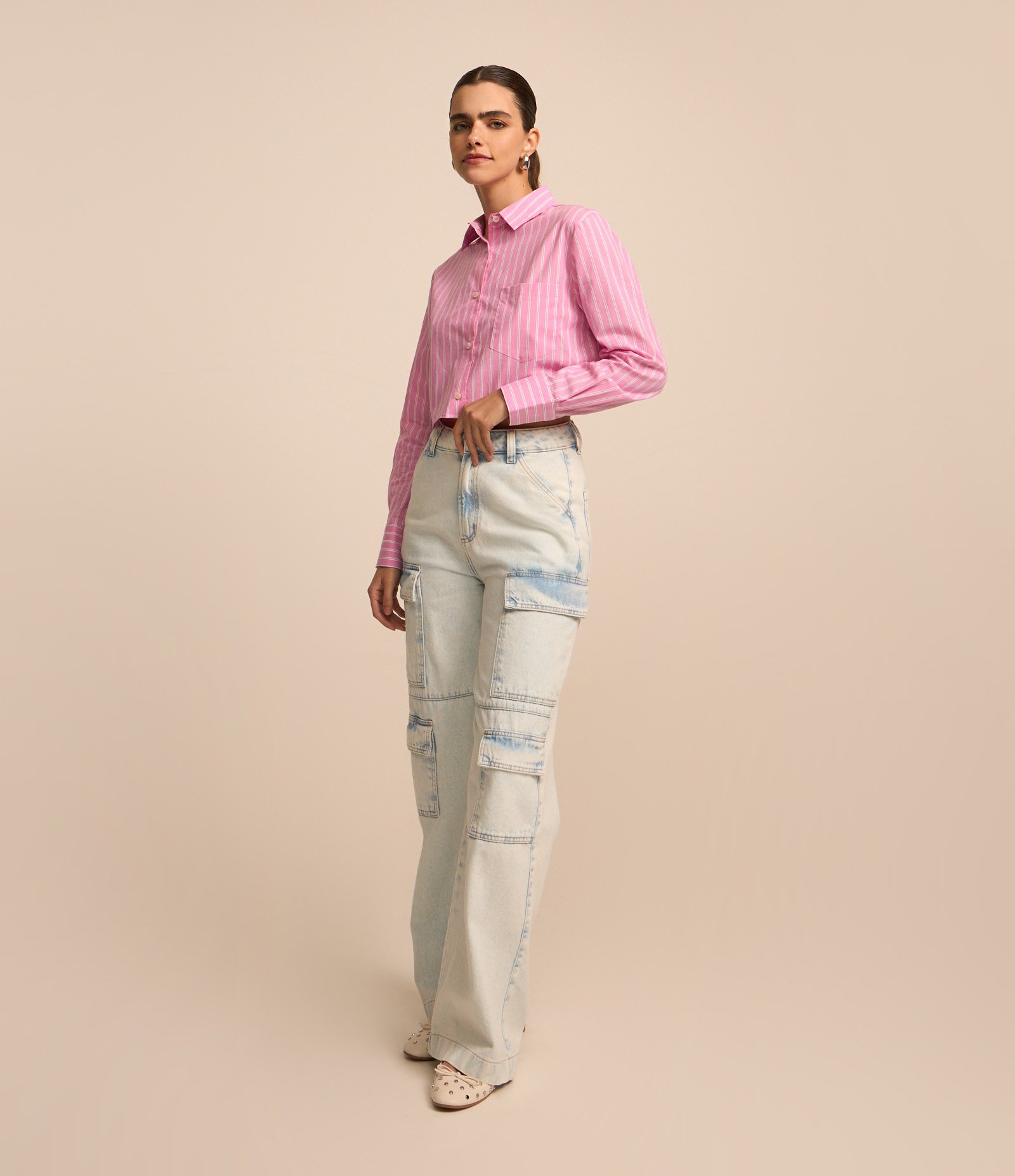 Calça Wide Leg Jeans com Cintura Alta e Bolsos Cargos Azul Claro 1