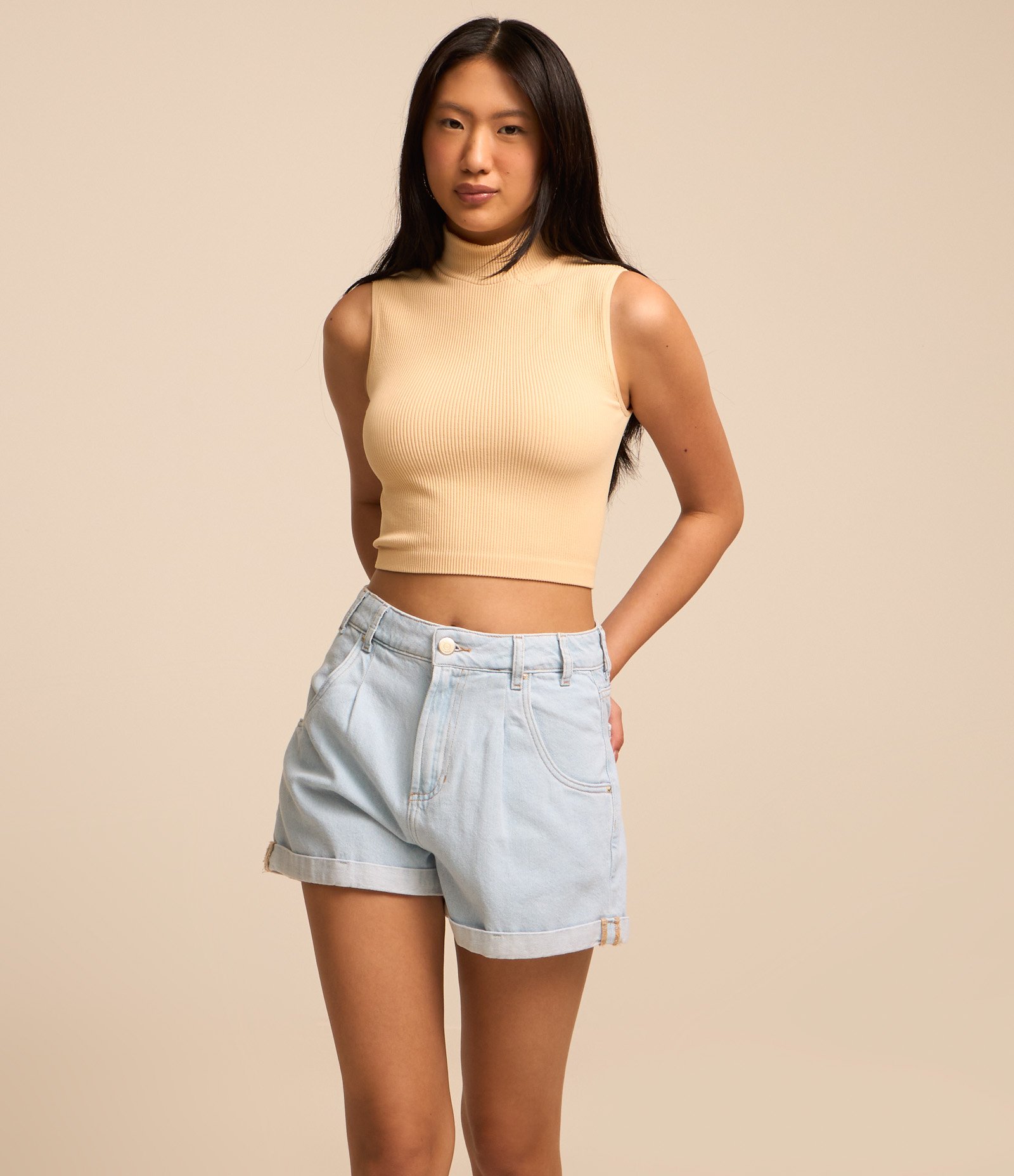 Short Baggy em Jeans e Barra Dobrada Azul Claro 2