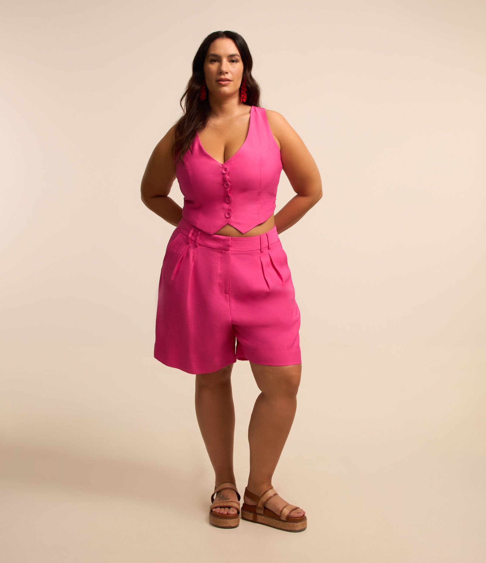 Bermuda Alfaiatada com Pregas e Bolsos Curve & Plus Size Rosa 1