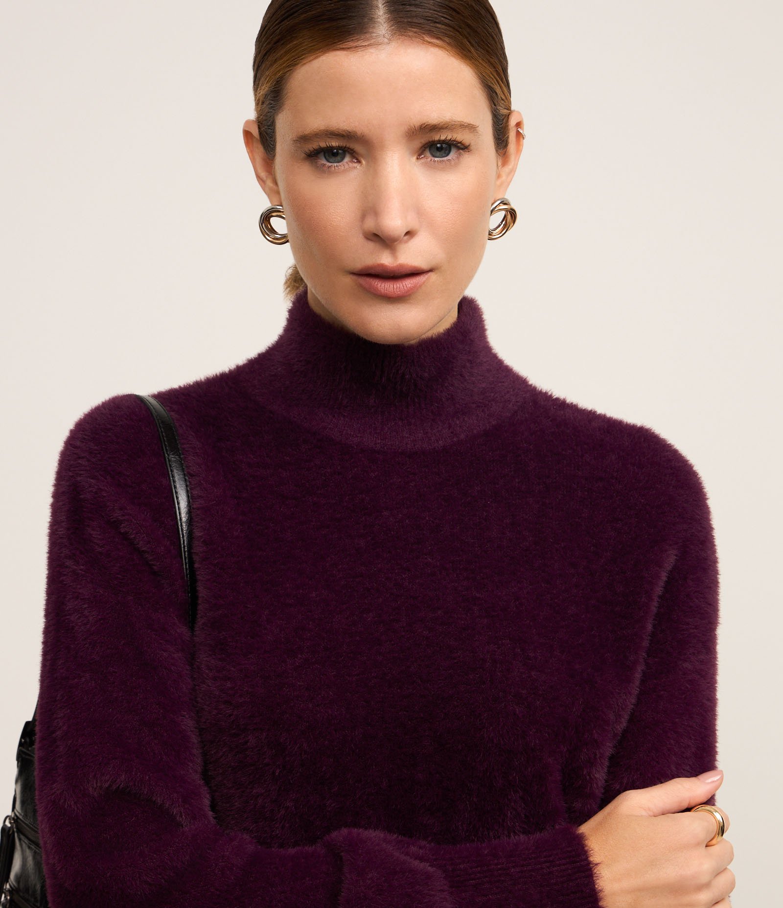 Suéter em Poliamida Peluciada com Gola Alta Vinho 4