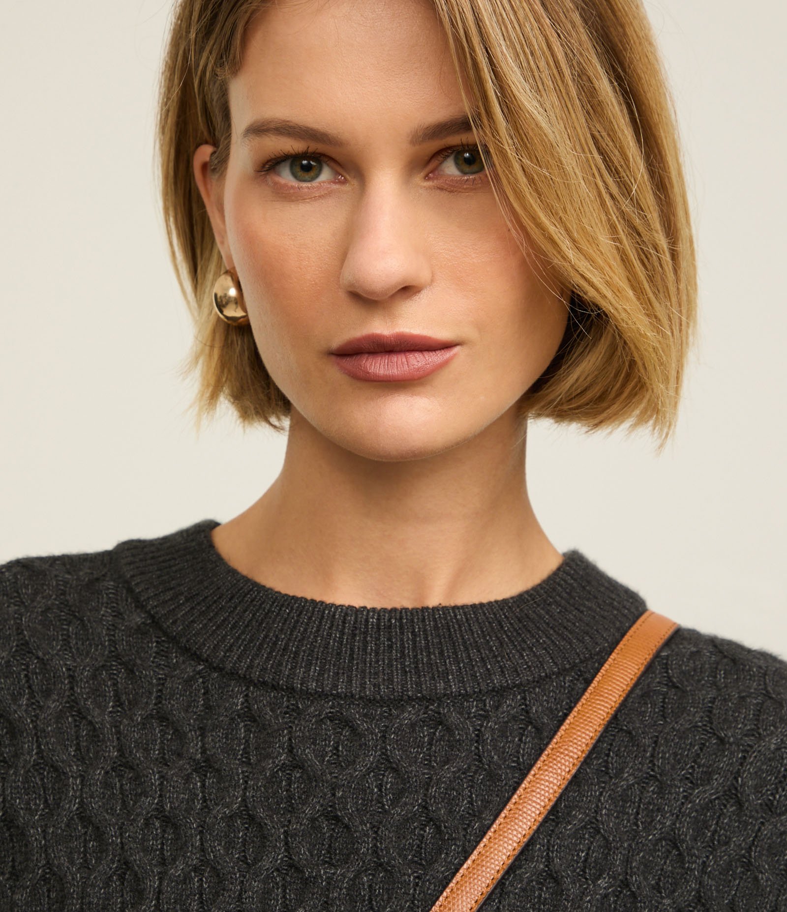 Suéter Manga Longa em Tricot com Textura Colmeia Cinza 4