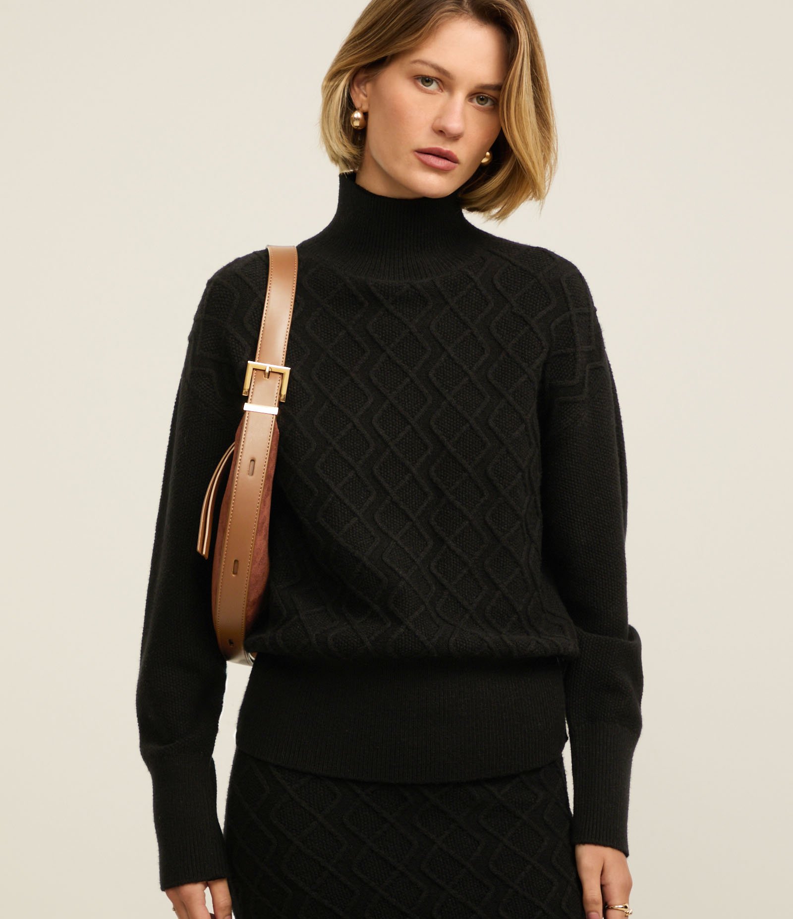 Suéter em Tricot com Gola Alta e Bordado de Losangos Preto 1